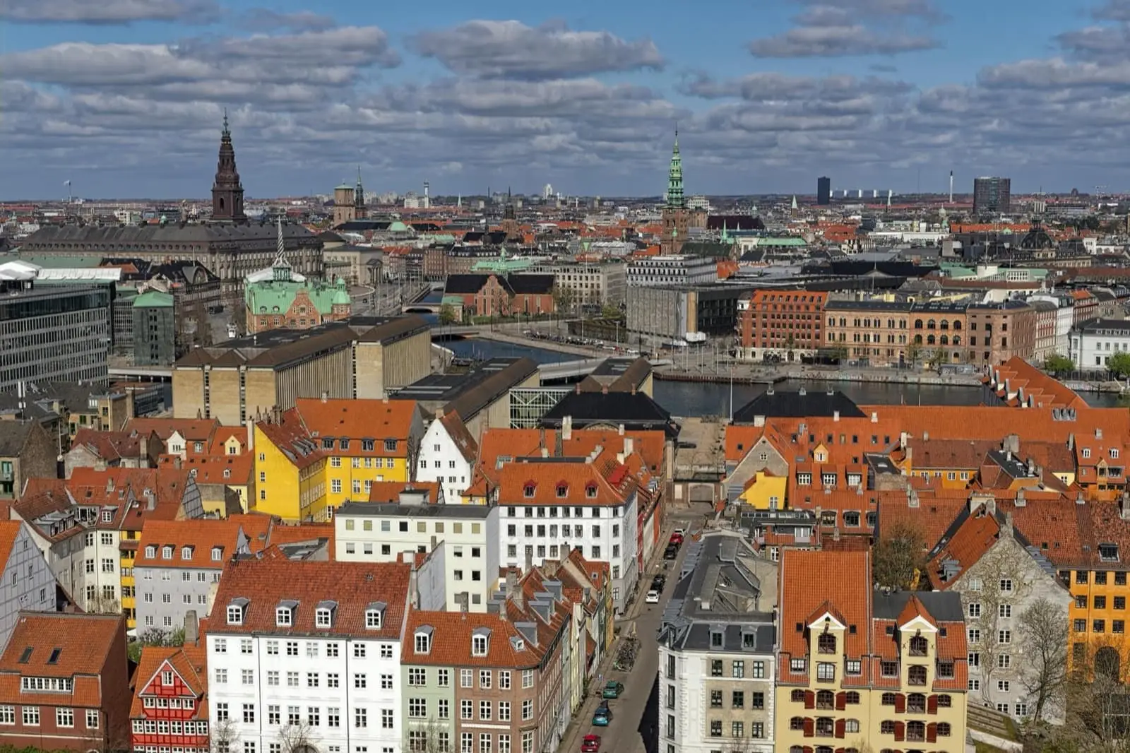 Erhvervsrengøring i København: miljøvenlig og skræddersyet kontorservice